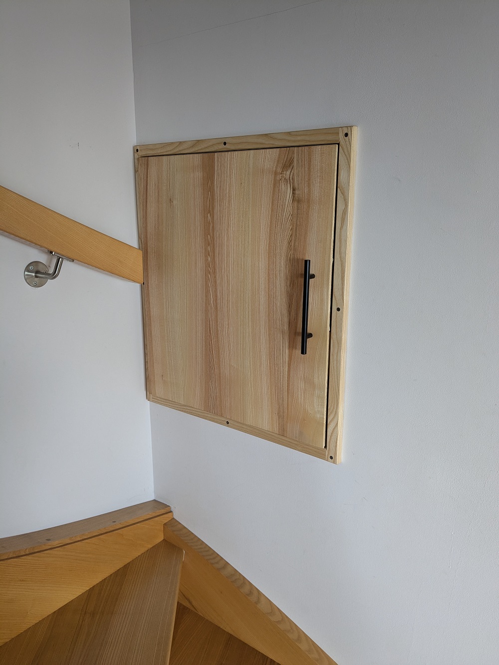 Trappe de tableau électrique en plaquage de frêne olivier massif, huilé